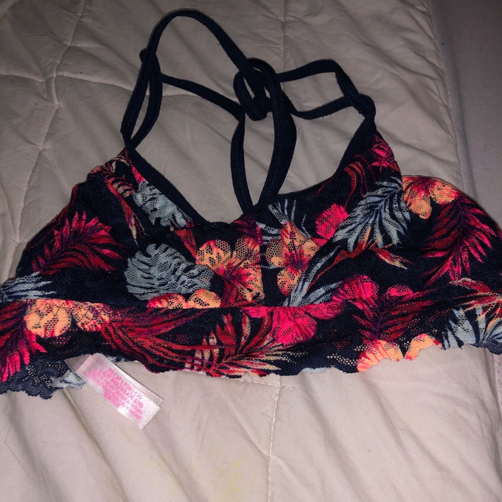 Pink vs bra - Picture 2 of 4